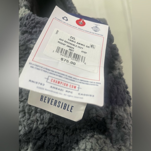 CHAMPION • High Pile Reversible Fleece Vest • Men’s - Picture 11 of 11